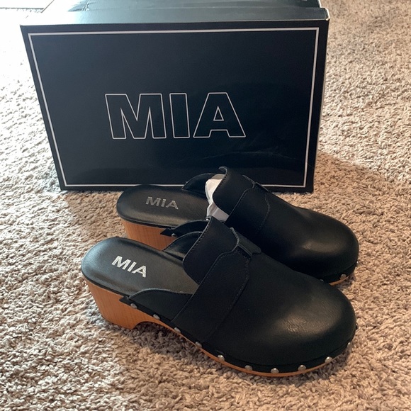 MIA Shoes Black Mia Clogs Nwt Poshmark